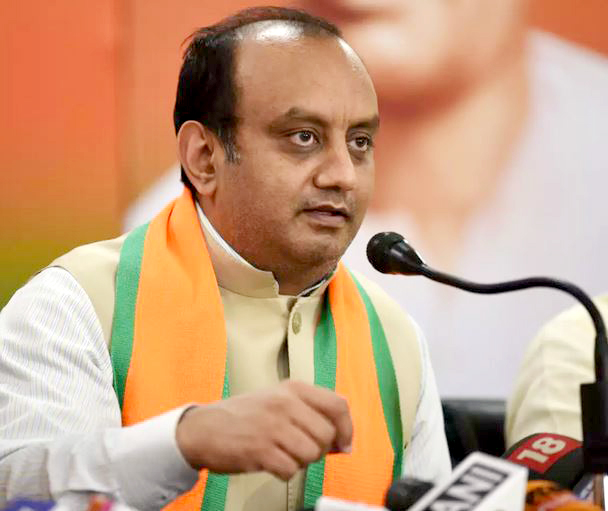 sudhanshu trivedi vs rahul gandhi: 