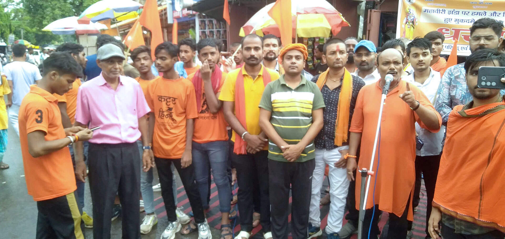 stone pelting on hindus